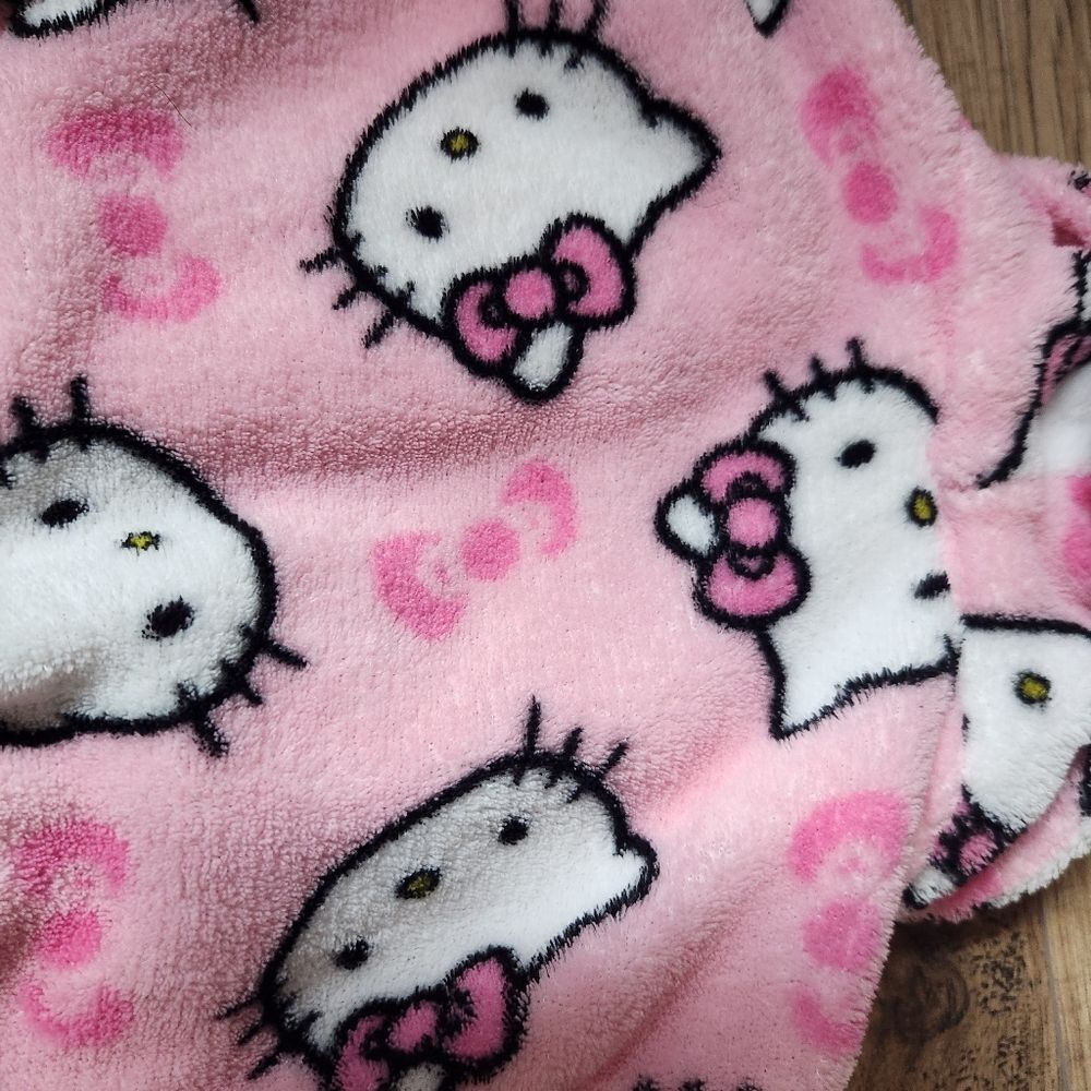 Hello Kitty Pink Robe Size 3T - Picture 15 of 16